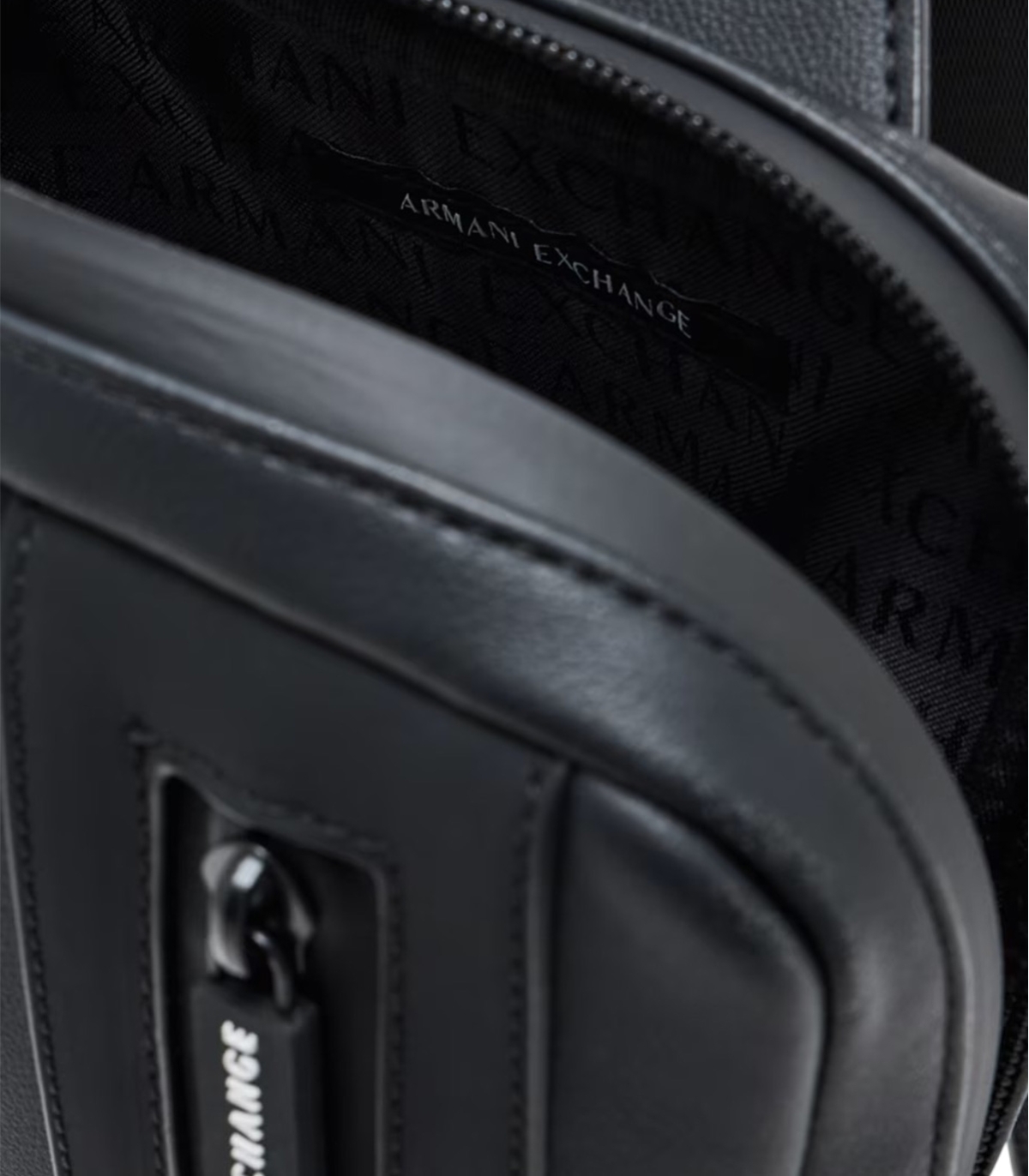 Armani Exchange - Bolso Negro para Hombre